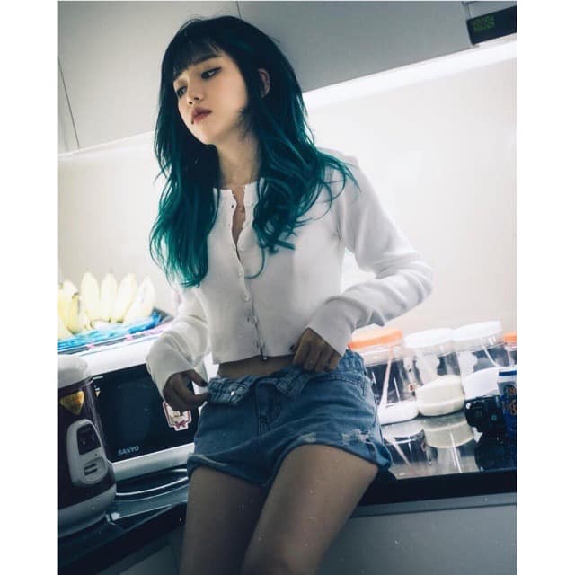 Áo Croptop YAN Cổ Tim Tay Dài Phối Khuy (7 MÀU) áo crop top xinh xắn chất liệu mền mịn co giãn giữ nhiệt tốt Hàn Quốc