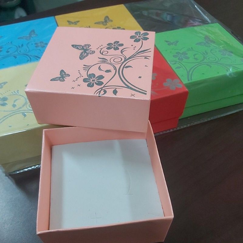 Hộp trang sức đựng dây
