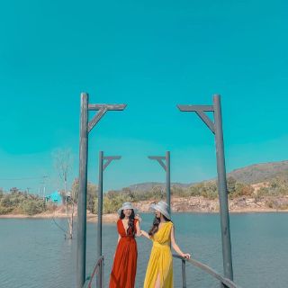Đầm maxi vàng đỏ phối lưới ngực