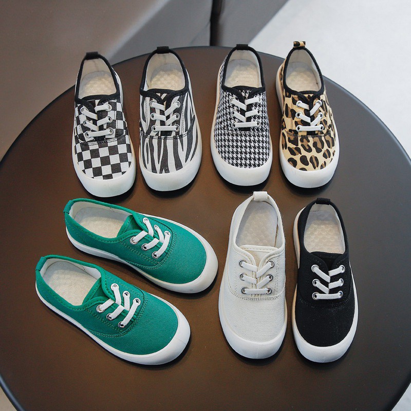 Giày thể thao bằng vải canvas màu trơn độc đáo thời trang xuân hè cho bé