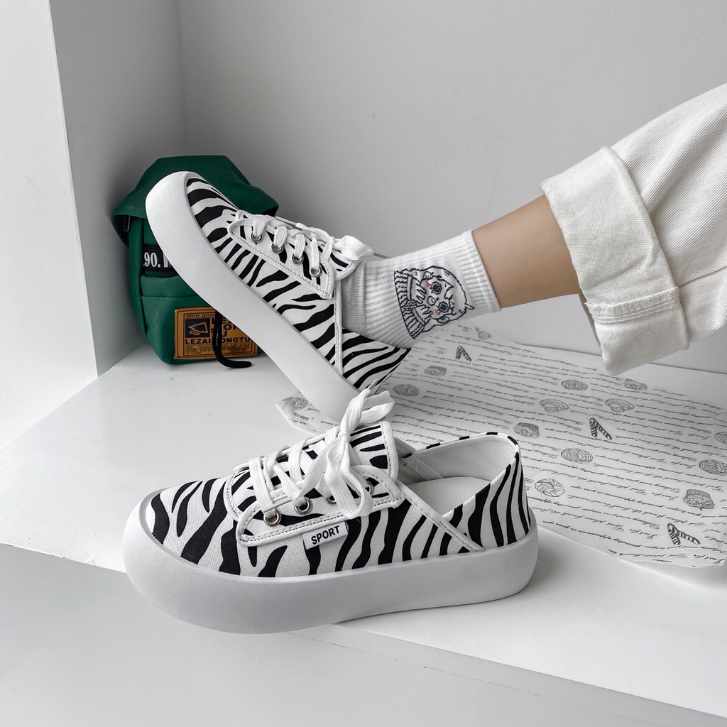 Giày sneaker vải canvas màu trơn buộc dây thời trang dành cho nữ | BigBuy360 - bigbuy360.vn