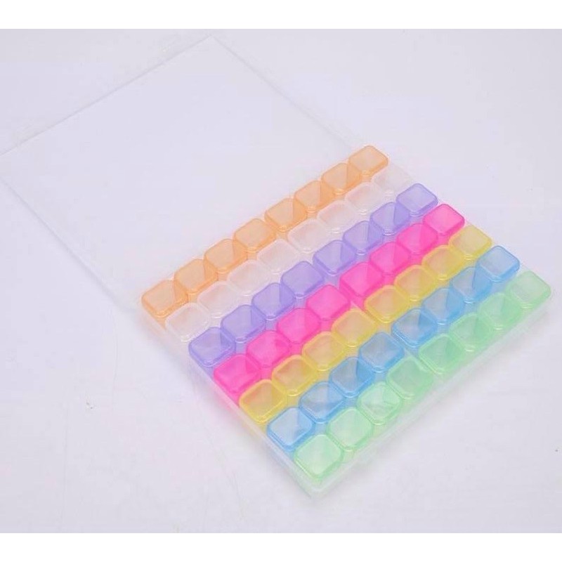 Khay  nhựa 56 ô đựng đá đính móng tay chân mã 455091