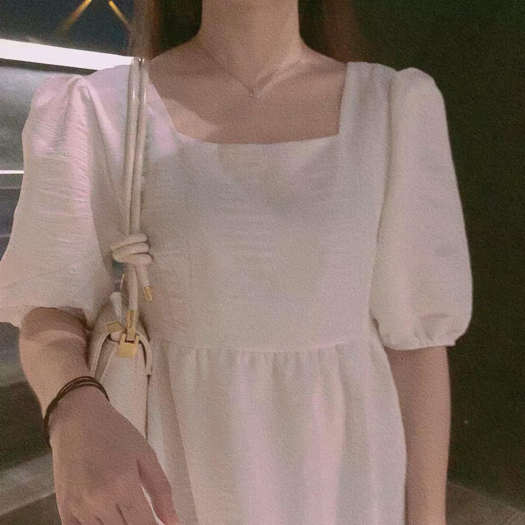 Váy trắng xoè dáng bồng