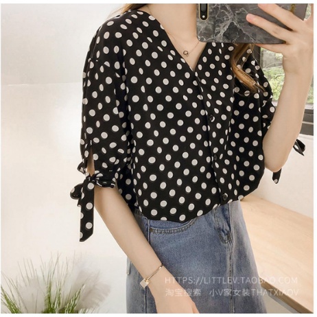 Áo sơ mi chấm bi - Vải lụa, tay lỡ, cổ V - Danangsale