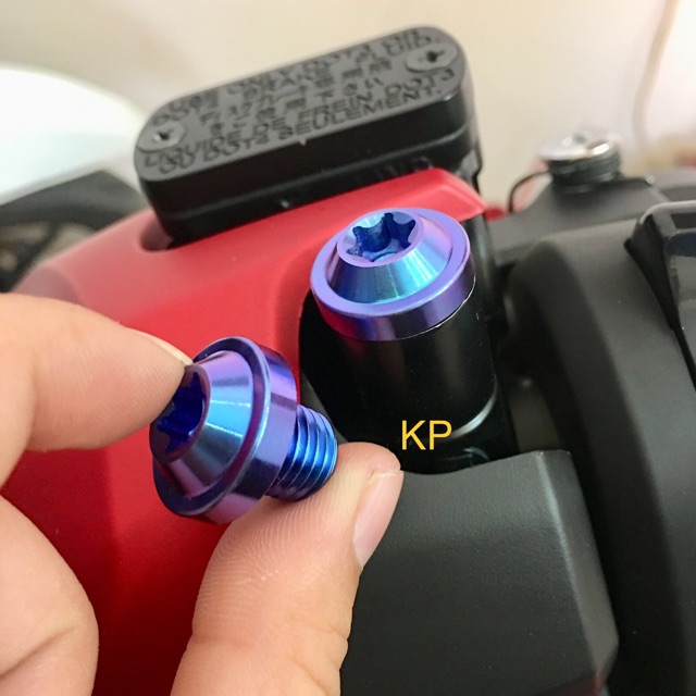 ốc chân kiếng gr5