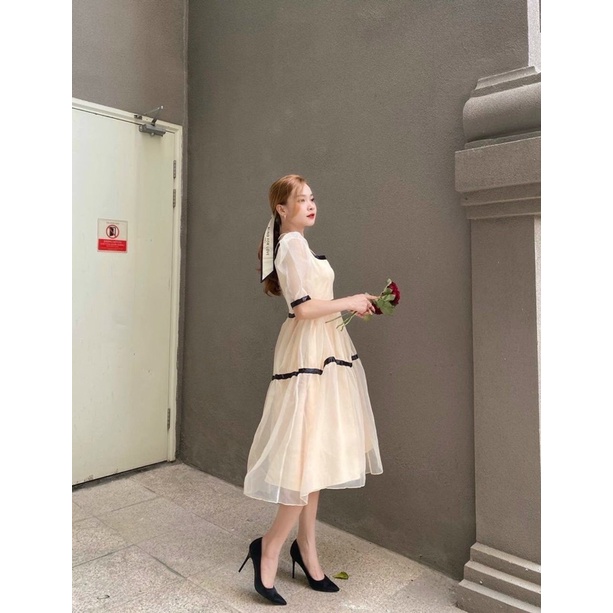 Đầm xoè viền cổ u