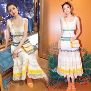 Đầm midi ren xoè Cổ Lực Na Trát