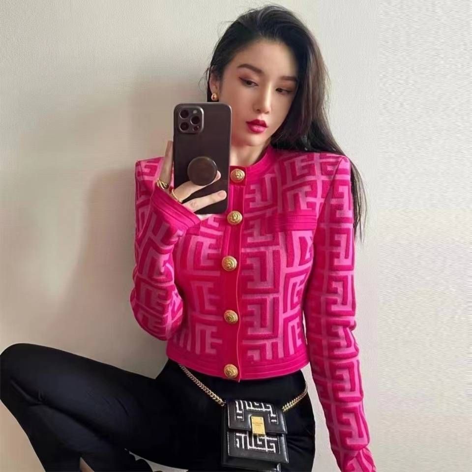 Áo dệt kim hoa văn 3d 2022 mùa thu đông tay dài đính khóa kim loại thời trang nữ