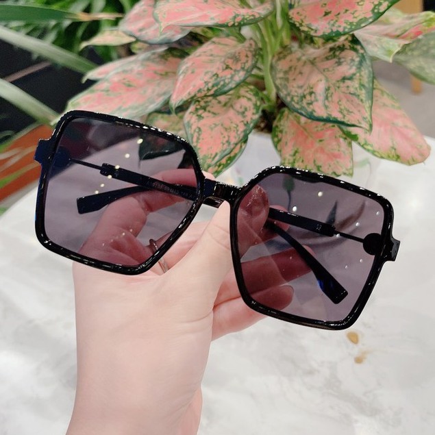 Kính Mát Hợp Kim Nam nữ FENDI Tròng Phân Cực Polarized | BigBuy360 - bigbuy360.vn