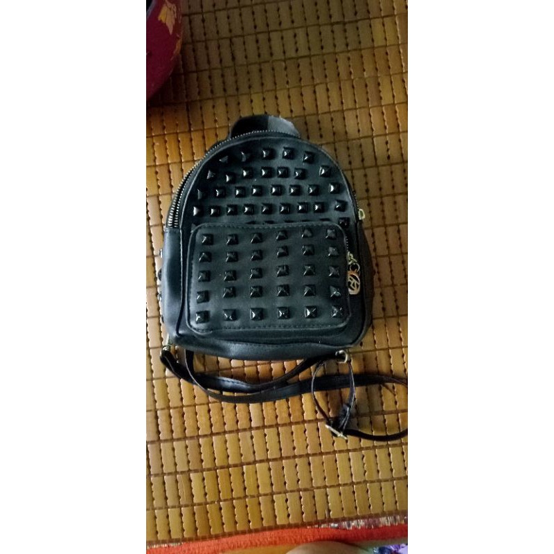 Thanh lý balô đinh trắng