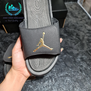 Dép Jordan Đen Logo Vàng Quai Dán