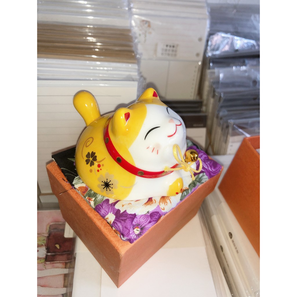 Mèo thần tài đệm đỏ nơ chuông (giao ngẫu nhiên)