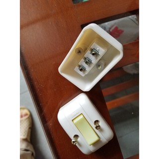 Công tắc đèn loại 3 chấu