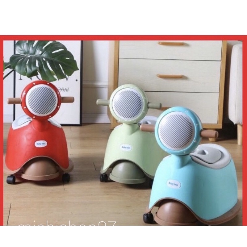 Bô vệ sinh cho bé hình xe máy- bô trẻ em có bánh xe di chuyển được