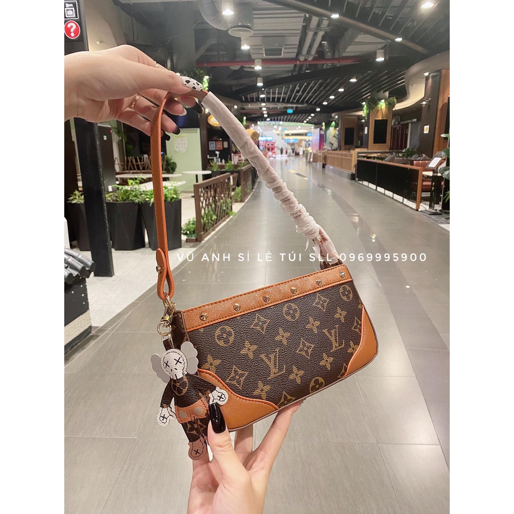 TÚI LV KẸP NÁCH KÈM GẤU 🎀 FREE SHIP 🎀 SIZE 21CM CÓ DÂY XÍCH ĐEO CHÉO 🎀 ẢNH THẬT SHOP CHỤP