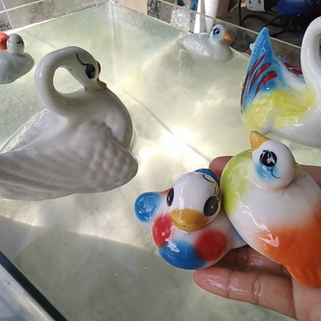 Vịt nổi trên mặt nước,tượng vịt con,thiên nga