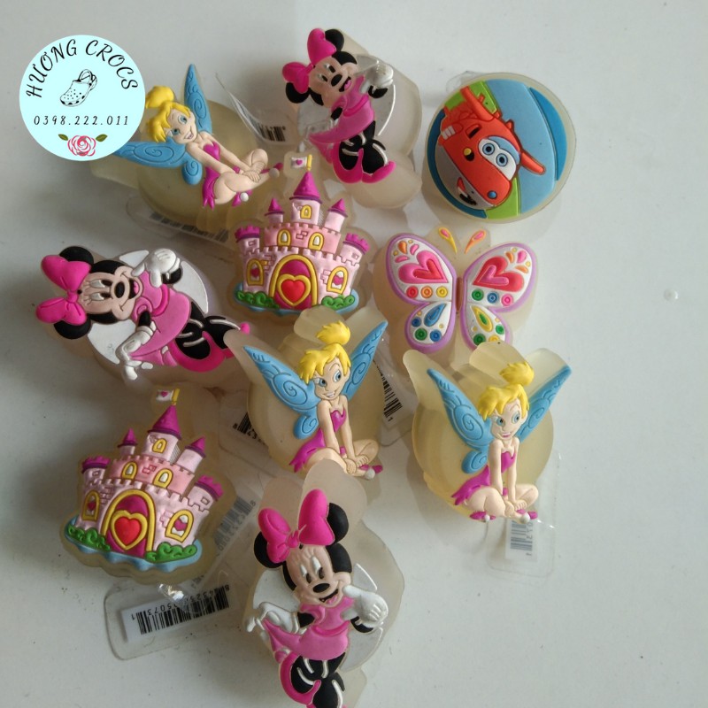 [Giao mẫu ngẫu nhiên] - Combo 2 jibit 3D phát sáng, sticker đính dép sục, sục cross siêu cute