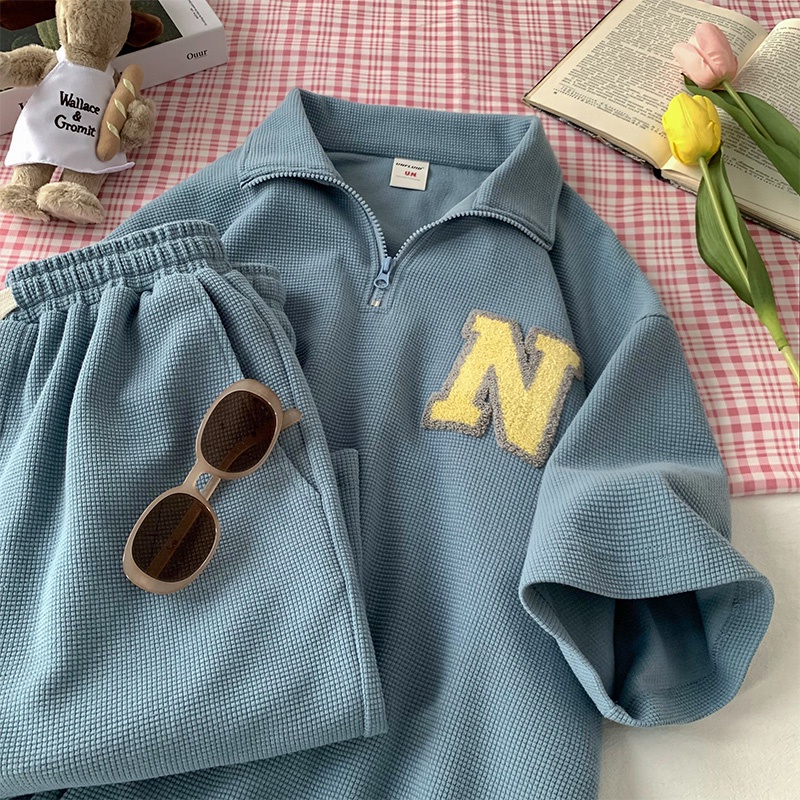 Bộ Đồ Thể Thao Áo Thun Tay Ngắn Phối Quần Short Dáng Rộng Thêu Họa Tiết Thời Trang Mùa Hè Cho Nữ