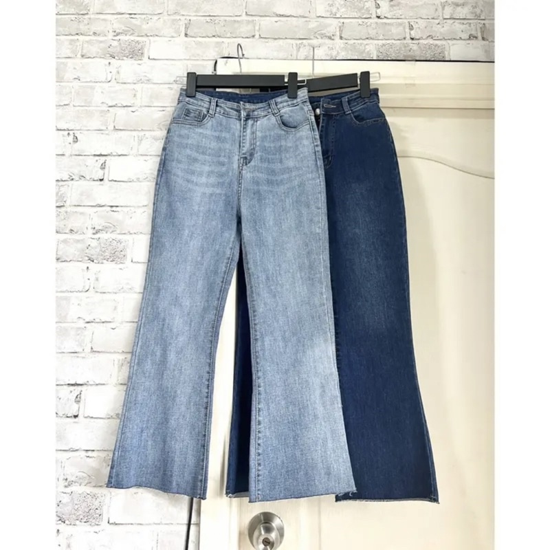 Q19: Quần jean loe xé lai