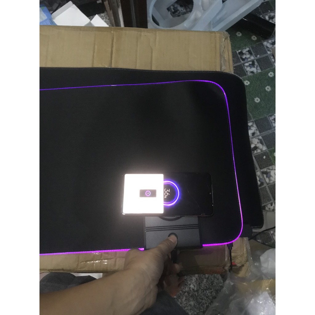 Lót chuột LED RGB kiêm sạc điện thoại không dây Gaming