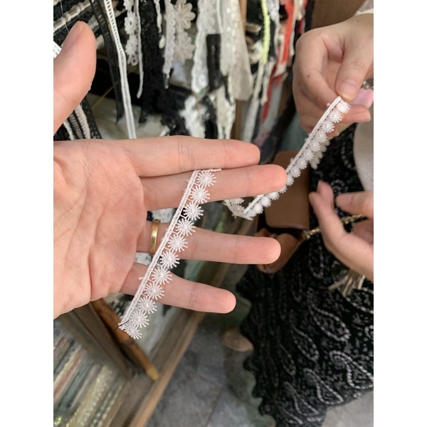 Ren chỉ may trang trí