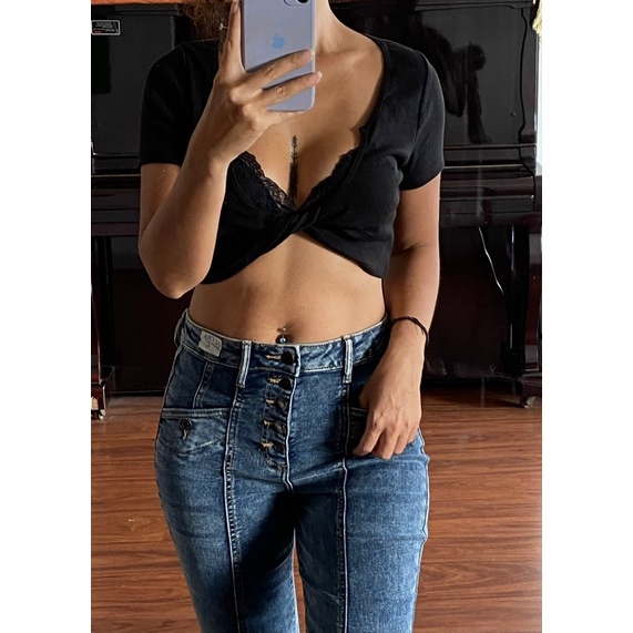 Áo croptop xoắn ngực Pac.sun
