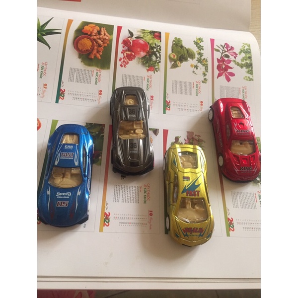 Xe ô tô mini bằng sắt chạy trớn đồ chơi trẻ em bộ 5 chiếc