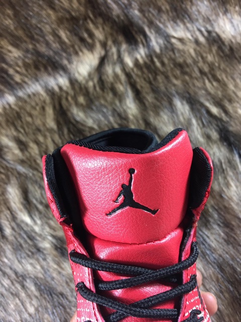 Giày thể thao trẻ em Nike Jordan