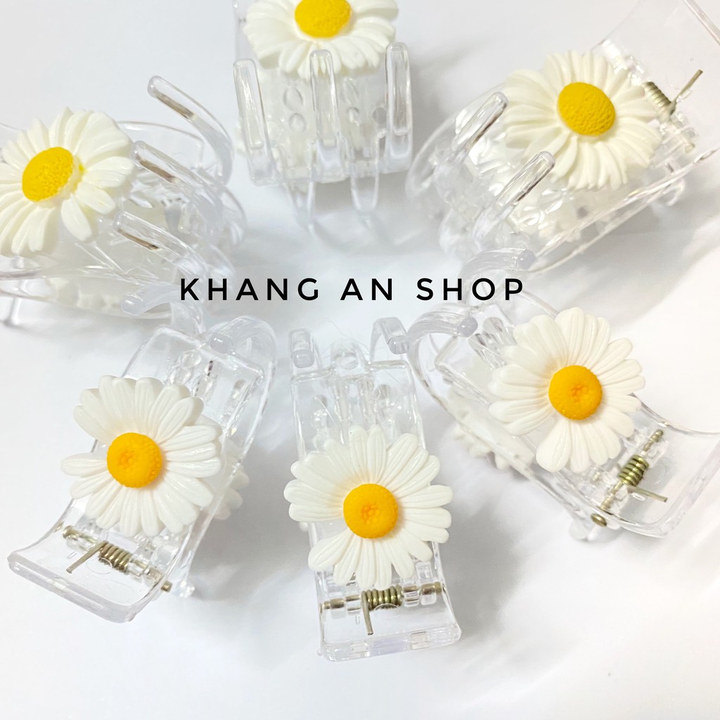 Kẹp tóc càng cua trong suốt hoạ tiết hoa cúc trắng
