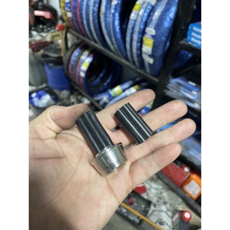 Cặp cao su ruột gù xe máy