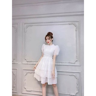 Đầm trắng tầng khách chọn live