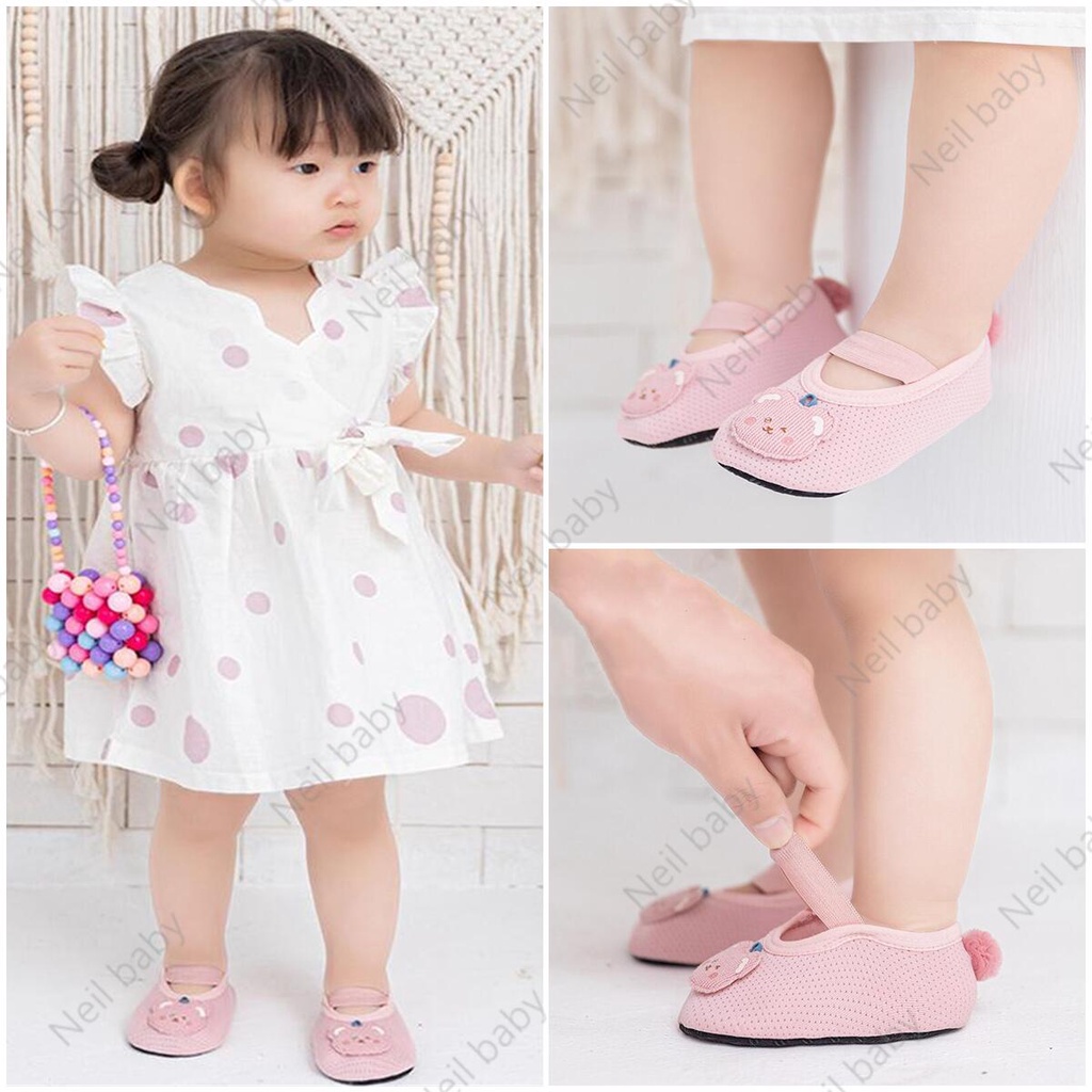 Giày Lưới Rỗng Thoáng Khí Đế Thấp Chống Trượt Nhẹ Thoải Mái Có Dây Đeo Hình Gấu Cho Trẻ Sơ Sinh