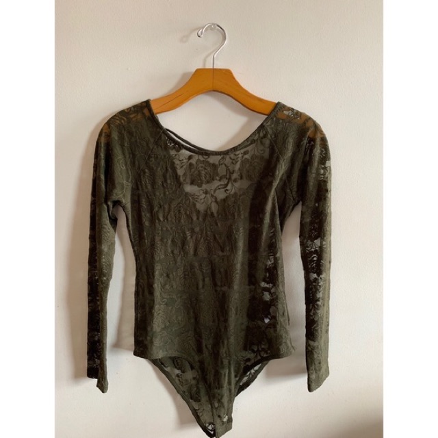 Bodysuit Ren Acemi Đỏ Đô Tay Dài Cổ Thuyền, Lưng Khoét Sâu Phá Cách - Size M | BigBuy360 - bigbuy360.vn