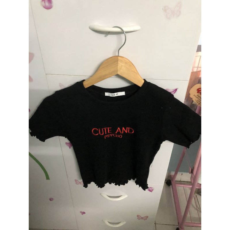 Áo croptop cuốn biên. CUTE