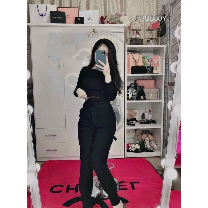 Set bộ thể thao tay dài với  món cực hot phù hợp với nàng thích thoải mái, năng động