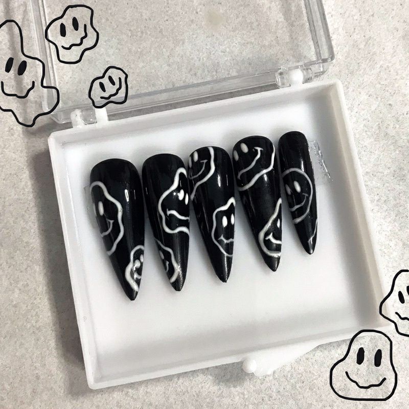 Nailbox mặt cười đen trắng