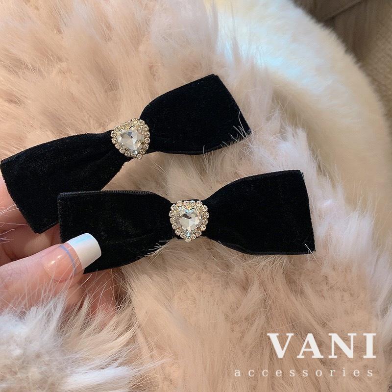 Kẹp Nơ Nhung Đen Đính Đá Hình Trái Tim - Vani Store [PKT00248]