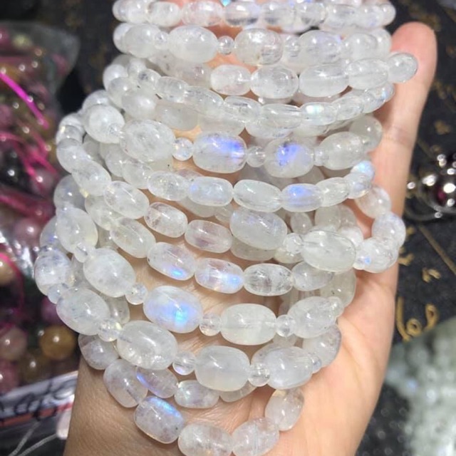 Đá mặt trăng trong veo