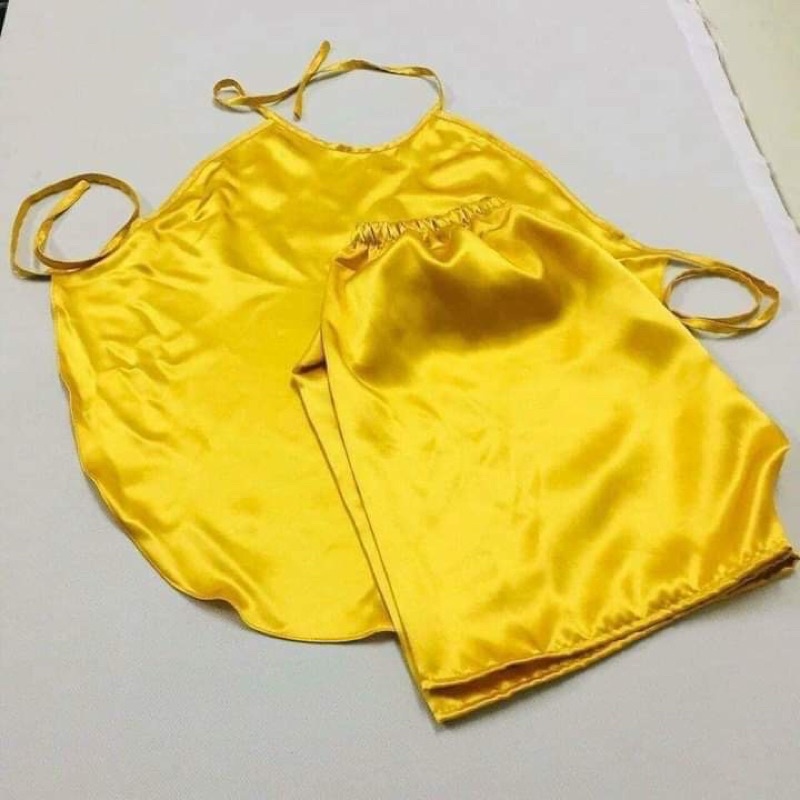Bộ quây yếm khách mặc spa tắm trắng. freesize dưới 80kg