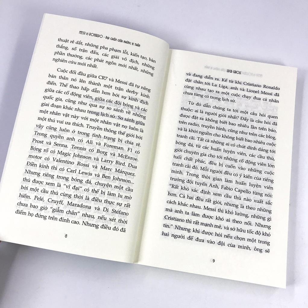 Sách - Messi vs Ronaldo đại chiến giữa những vị thần - THBooks