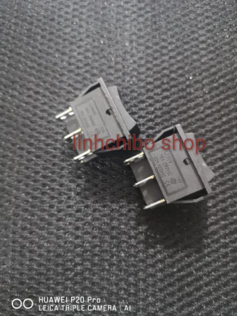 Công tắc tự hồi