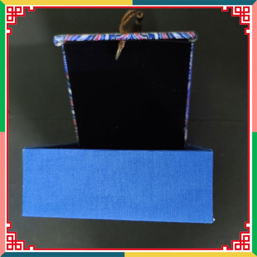 Hộp Gấm Xanh 10x10x3,5cm đựng nữ trang, vòng tay, trang sức phong thủy | BigBuy360 - bigbuy360.vn
