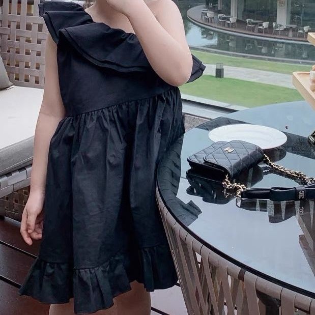 Đầm Đen Mùa Hè Không Tay Hở Vai Cho Bé Gái