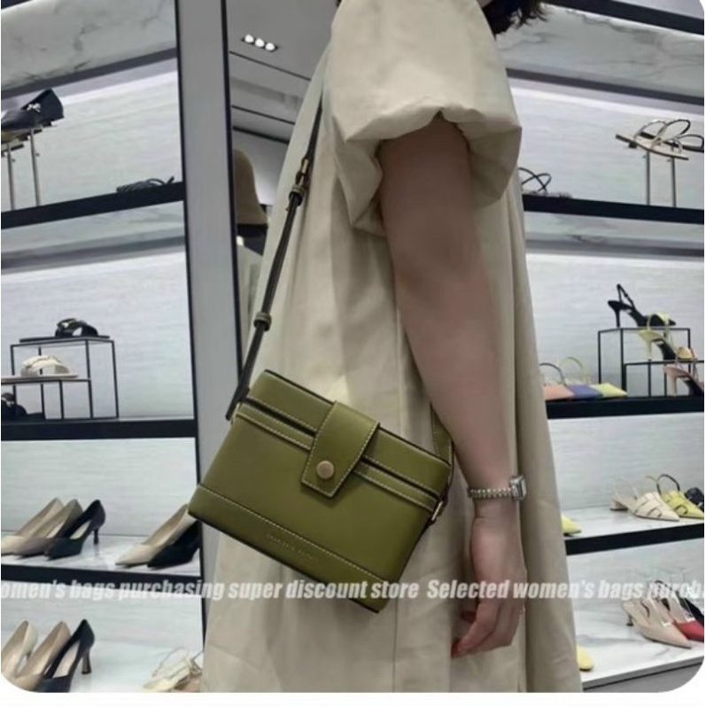 Túi đeo chéo Charles & Kieth