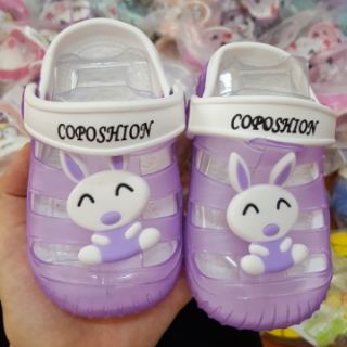 Dép sục cho bé