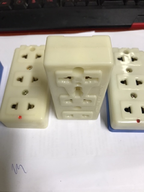 Ổ cắm 3 lỗ chống vỡ