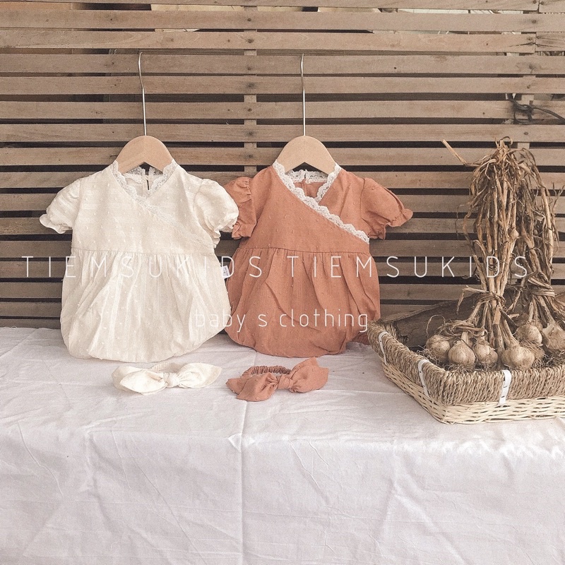 HÀNG THIẾT KẾ - Bộ liền thân cổ ren tiểu thư kèm turban cho em bé gái