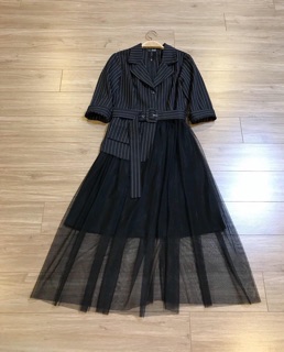 Đầm cổ vest