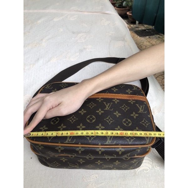 Túi chuẩn si. Túi qua sử dụng. Khách vui lòng xem hình nếu muốn biết thêm thông tin sản phẩm mời khách vô chat . Thanks.