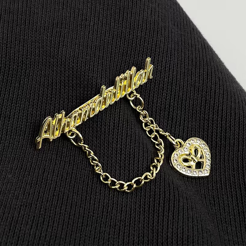 Ghim Cài Áo Hình Viên Gạch Độc Đáo